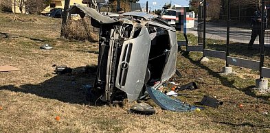 Uderzył w słup, staranował ogrodzenie. 47-latek pijany