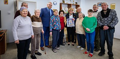 Inwestycje w bezpieczeństwo i wsparcie dla seniorów. Wizyta w Jaworniku Polskim