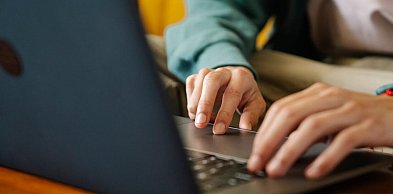 Jak dobra organizacja dokumentów w firmie ułatwia codzienne prowadzenie biznesu
