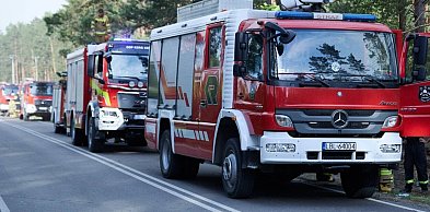 Nocny pożar domu przy ul. Kiepury w Rzeszowie. Osiem zastępów straży...