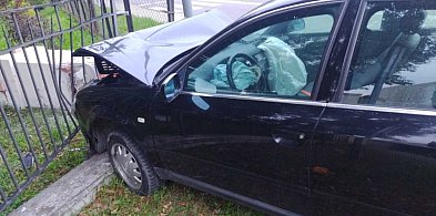 Nietrzeźwy kierowca wjechał w ogrodzenie. Miał ponad 2 promile alkoholu-29128