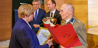 Por. Franciszek Batory Honorowym Obywatelem Miasta i Gminy Kolbuszowa-31048