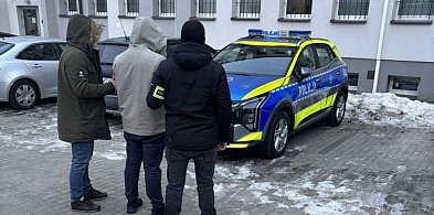 Oszukiwali „na policjanta”. Trzy osoby zatrzymane