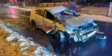 Przejechał pod rogatkami, uderzył w budynek. Był pijany!