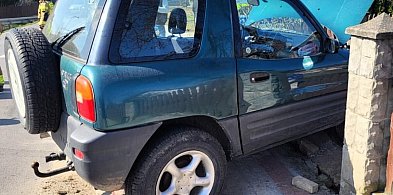 Pijany uderzył w ogrodzenie. Miał 2,5 promila!