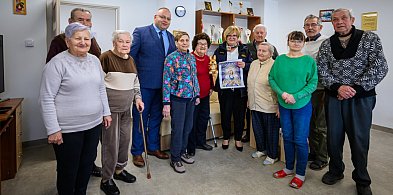 Inwestycje w bezpieczeństwo i wsparcie dla seniorów. Wizyta w Jaworniku Polskim