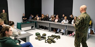 Tarnobrzescy studenci szkolą się z żołnierzami 3 PBOT-29813