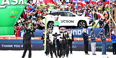 Kamil Stoch zakończył karierę. Wzruszające pożegnanie legendy w Planicy [FOTO]