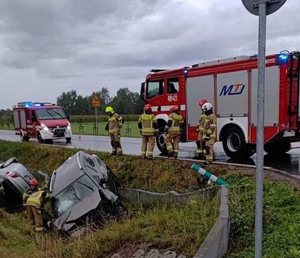 Groźny wypadek. Trzy osoby w szpitalu-28713