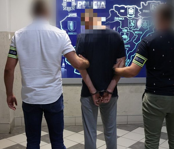 Dwóch poszukiwanych listami gończymi zatrzymanych-29553