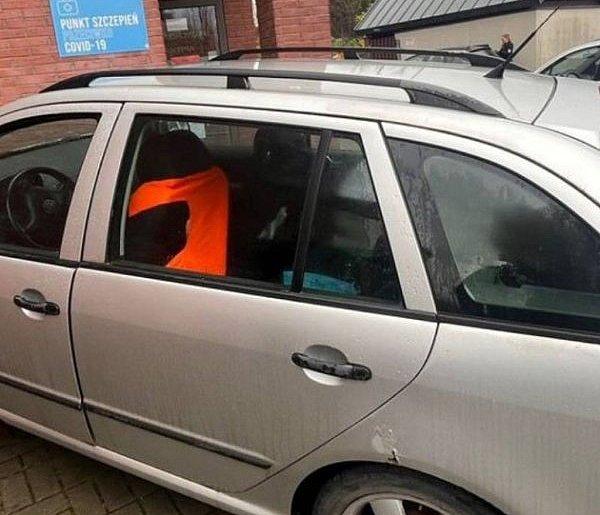 Prawie wjechał w przychodnię. Był kompletnie pijany!-29780