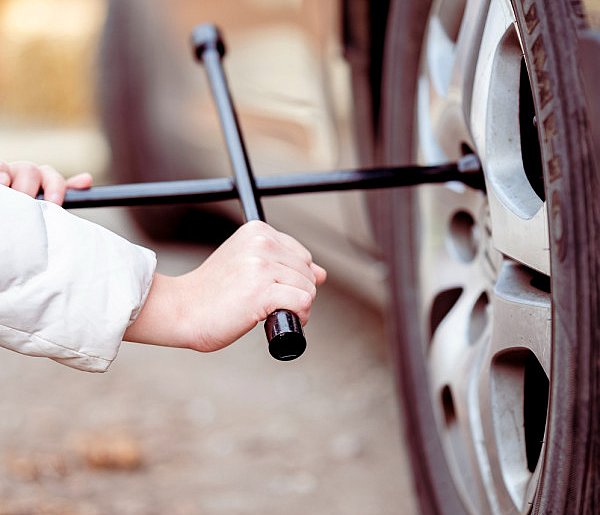 Z pozoru drobiazg, a może skończyć się tragedią. Urząd ostrzega kierowców-29895