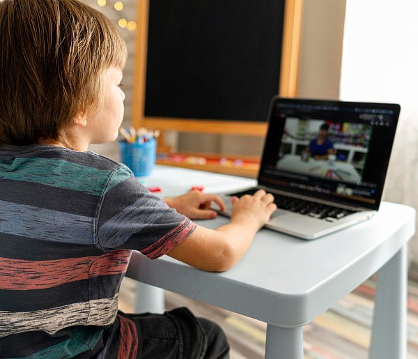 Popularni influencerzy mogą mieć kłopoty. Treści dla dzieci budzą kontrowersje-29994