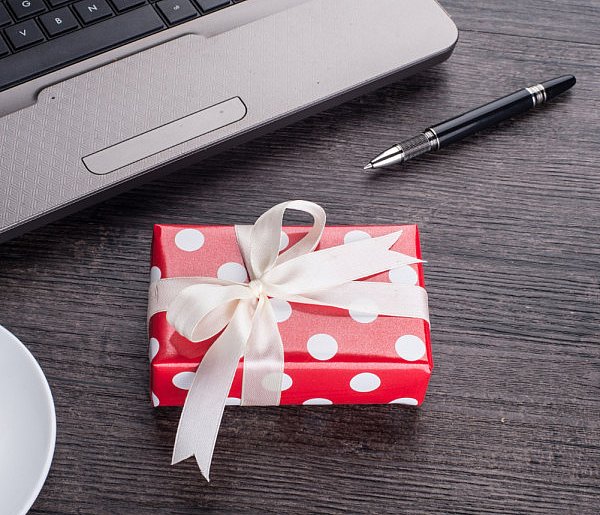 Świąteczna paczka może stać się problemem. Skarbówka patrzy z ukrycia-30335