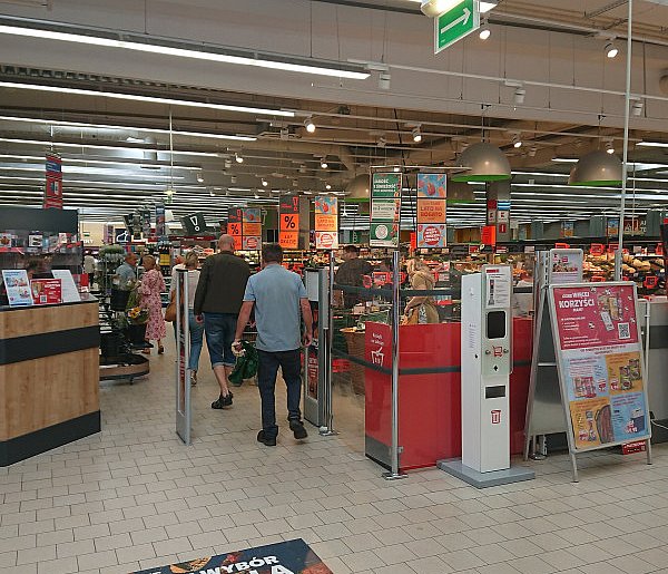 Pracownicy popularnej sieci mają dość. W południe zatrzymają pracę-30616