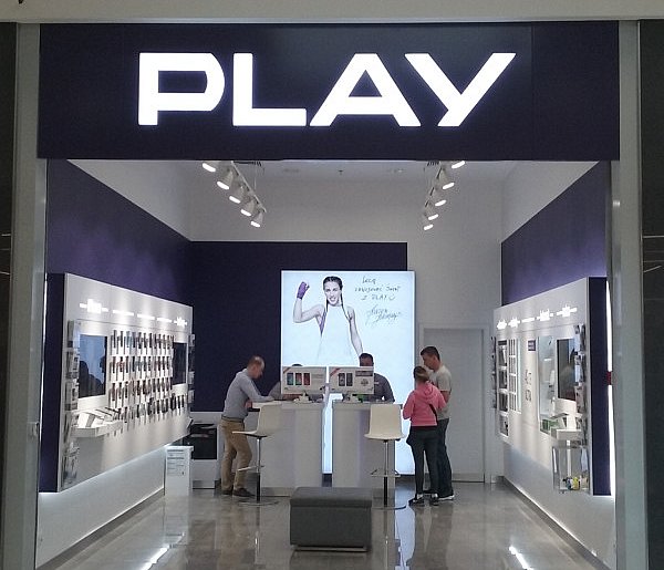 Potężna kara dla Play. Sieć ma zwrócić klientom pobrane środki-30633