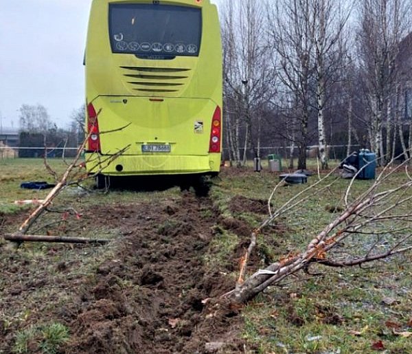 Wypadek autokaru na Rondzie Kuronia w Rzeszowie-30714