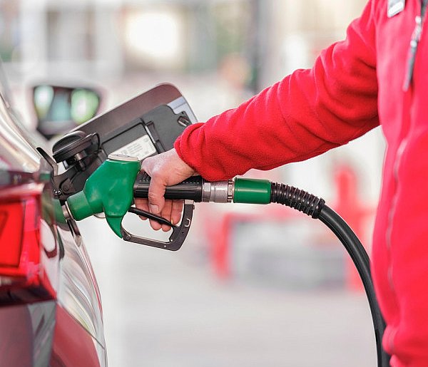 Nowy rok, droższe tankowanie. Państwo podnosi opłatę paliwową-30835