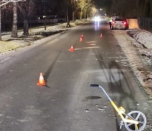 Dramatyczne sceny. Pijany pieszy przejechany przez samochód-31165