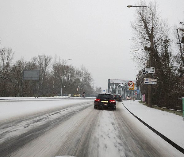 Poważne zagrożenie na drogach. Kierowcy często o tym zapominają-31527