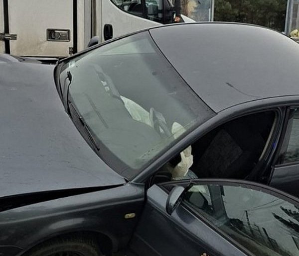 Czołowe zderzenie. Dwie osoby trafiły do szpitala