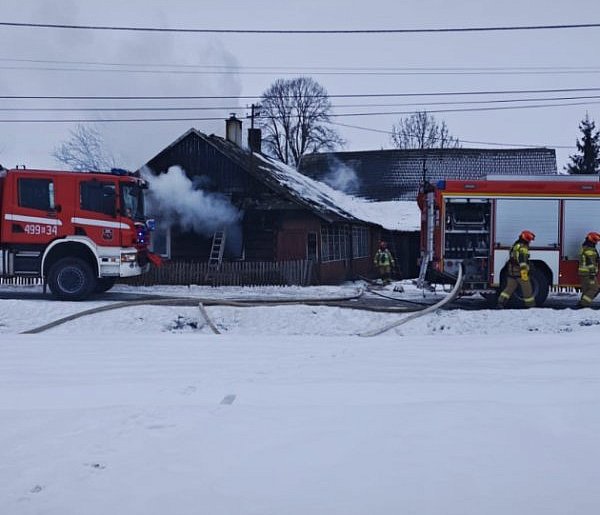 Kobieta zginęła w pożarze domu jednorodzinnego