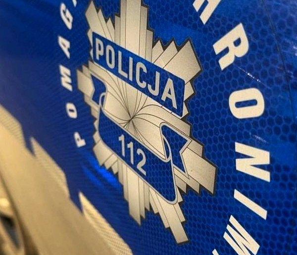 Wjechał w zaparkowany samochód. Był pijany!