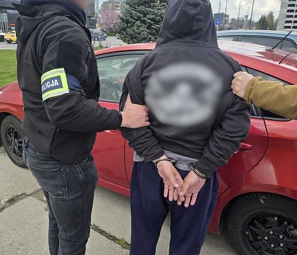 „Odbierak” zatrzymany przez policję. 58-latek trafił do aresztu po oszustwie