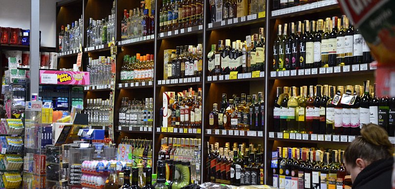 To codzienność wielu Polaków. Nowe dane o alkoholu niepokoją