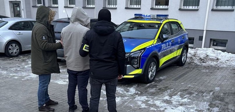 Oszukiwali „na policjanta”. Trzy osoby zatrzymane