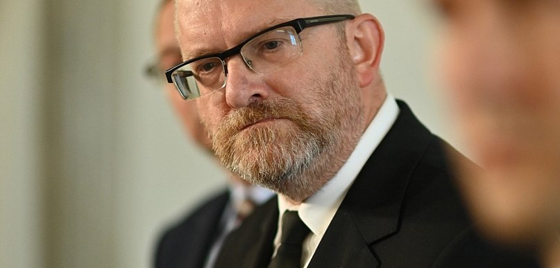 Wrocławska prokuratura chce 17 lutego przesłuchać Grzegorza Brauna ws. pozbawienia