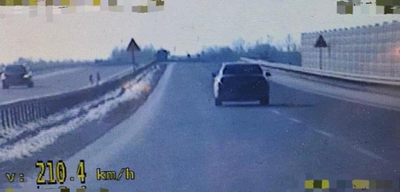 Pędzili 210 km/h! Wysokie mandaty dla dwóch kierowców