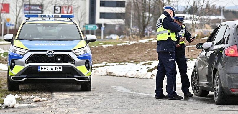 Dwóch kierowców odpowie za jazdę po alkoholu
