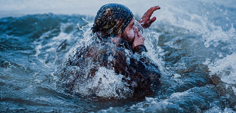 Ekstremalne szkolenie terytorialsów w lodowatej wodzie i śniegu