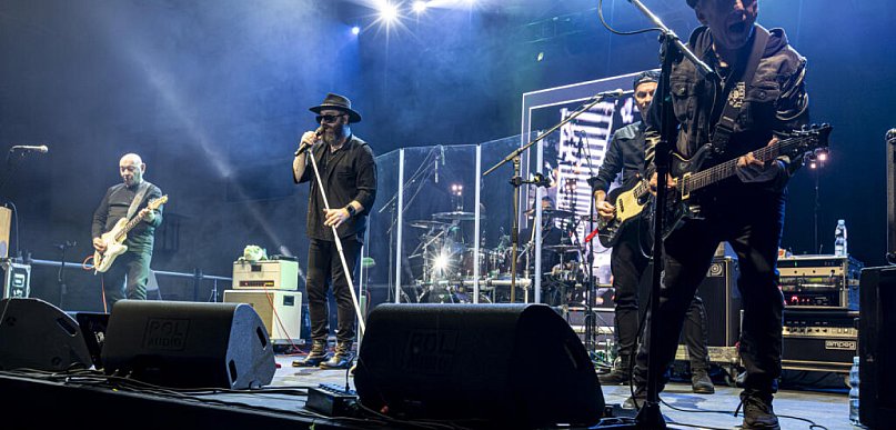 Muzyczny Dzień Kobiet w Przemyślu. Setki mieszkanek na koncercie zespołu Perfect