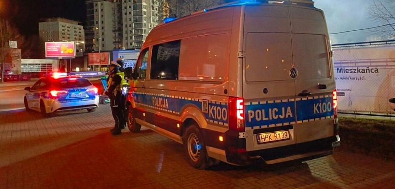 Zarzuty dla kibiców za odpalenie rac na meczu