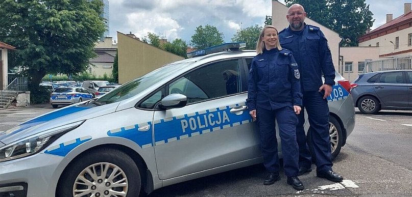 Rodząca kobieta utknęłaby w korkach. Policjanci ruszyli z pomocą