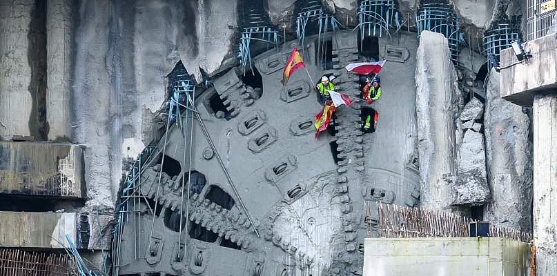 „Karpatka” przebiła portal tunelu S19. „To ważny dzień dla Podkarpacia" - 30624