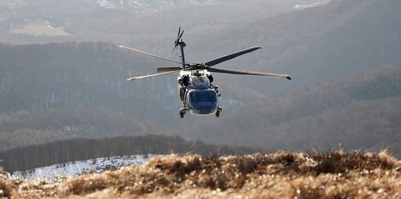 Policyjny Black Hawk nad Bieszczadami. Kontrterroryści w akcji