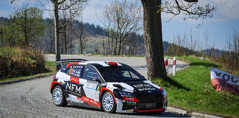 19-latek z Rzeszowa wygrywa Rajd Świdnicki. Historyczny sukces Adriana Rzeźnika