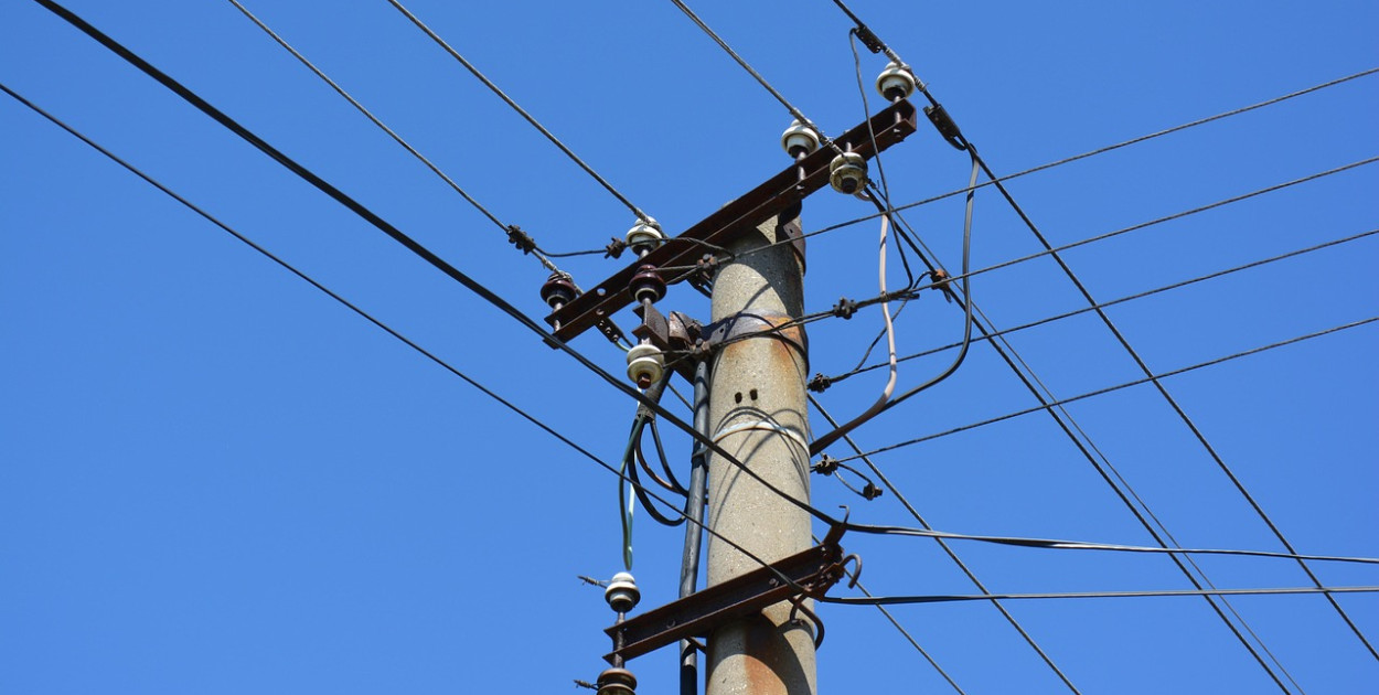 Taki słup stoi na twojej działce? To, co możesz zyskać, wielu zaskoczy