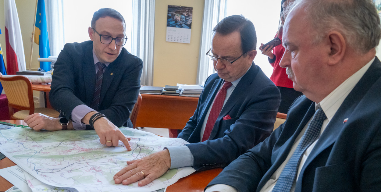 Rozmowy o kolei lasowiackiej. Spotkanie władz województwa i Tarnobrzega