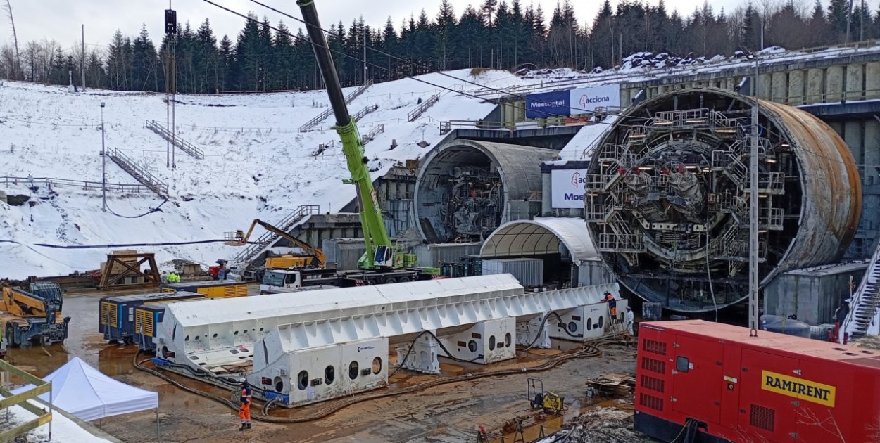 Trudna operacja na S19. Obrót TBM