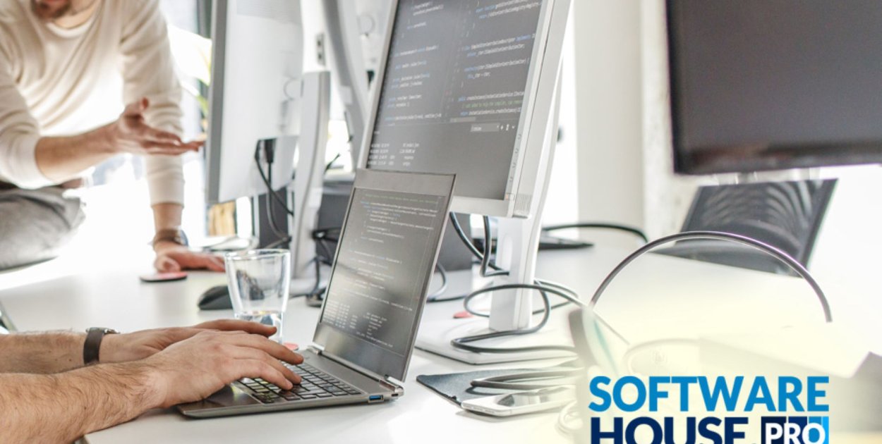 Software house Polska – jak ograniczyć ryzyko projektu IT i dowieźć aplikację webo