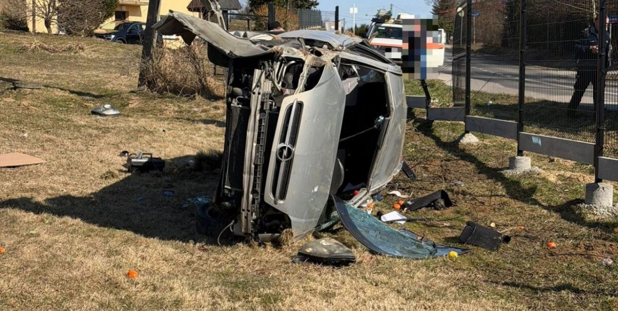 Uderzył w słup, staranował ogrodzenie. 47-latek pijany