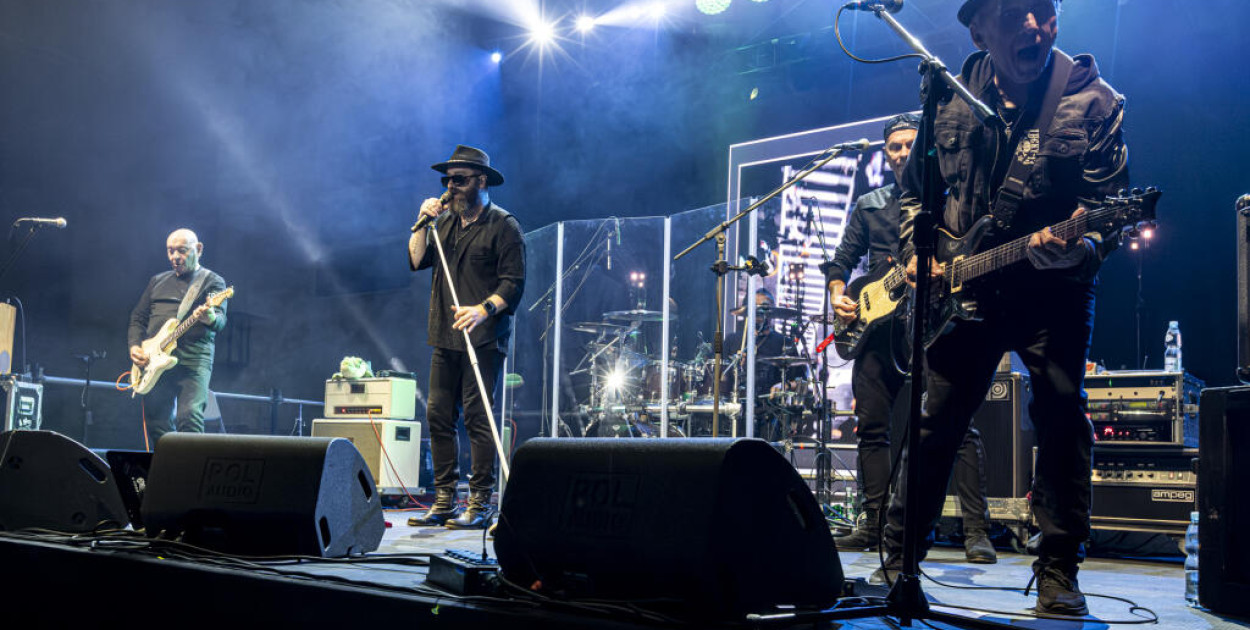 Muzyczny Dzień Kobiet w Przemyślu. Setki mieszkanek na koncercie zespołu Perfect