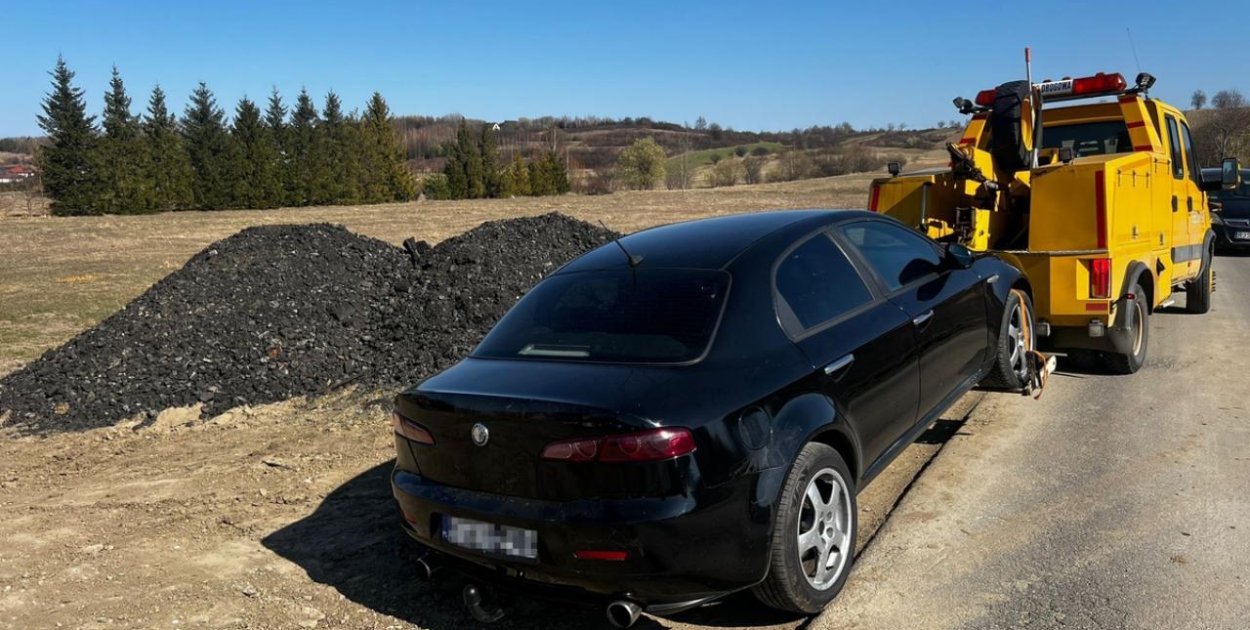 Pijany 24-latek pędził Alfą Romeo