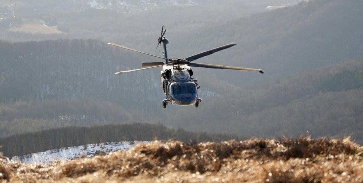 Policyjny Black Hawk nad Bieszczadami. Kontrterroryści w akcji