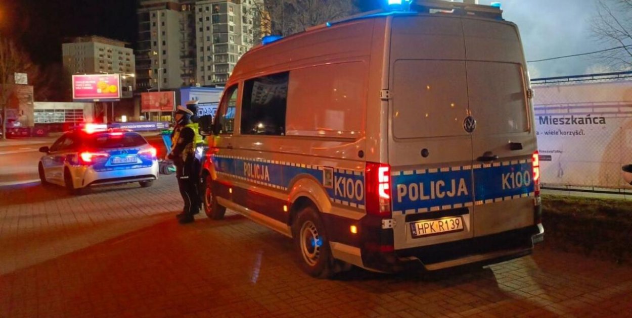 Zarzuty dla kibiców za odpalenie rac na meczu