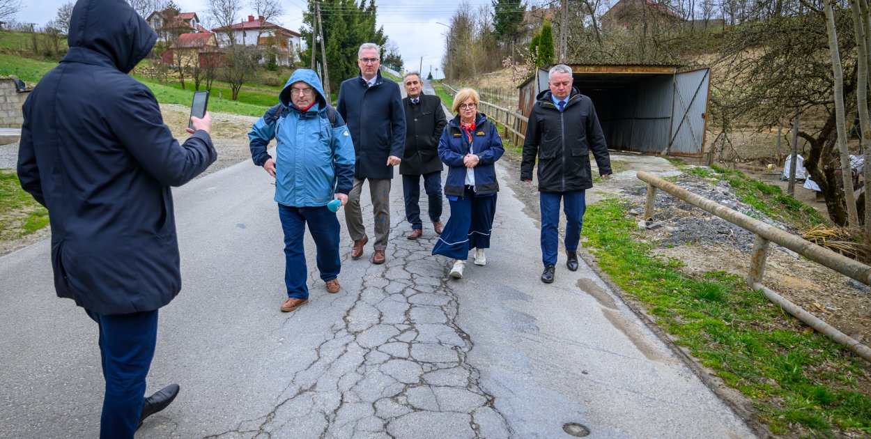 Ponad 3,5 mln zł na walkę z osuwiskami w powiecie brzozowskim. Podpisano 5 umów